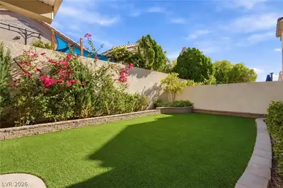 7952 Nookfield Drive Yard