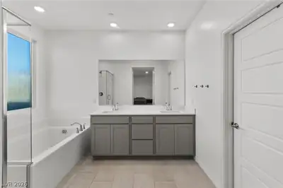 186 Viento Ridge Street Primary Bathroom