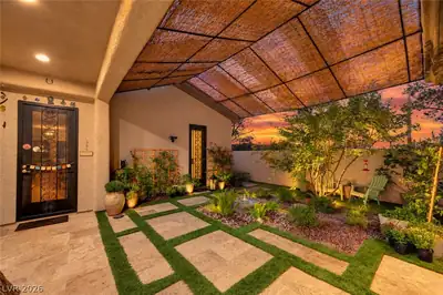 253 Goldstar Street Courtyard