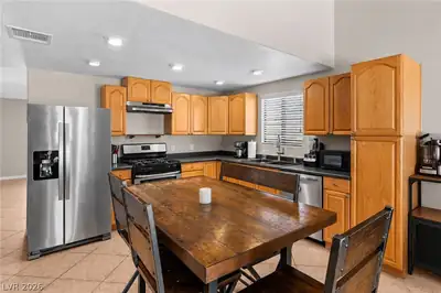 6205 Vista Verde, Las Vegas, NV 89146 Kitchen