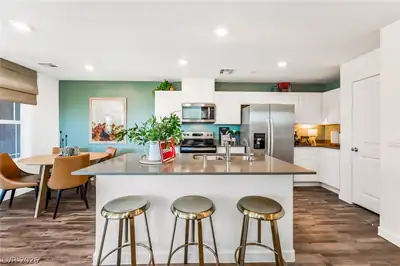 915 Pink Sugarbird Street Kitchen