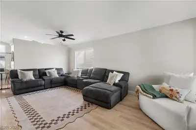 4927 Rancho Domingo Court Living Room