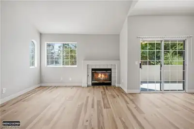 315 Seine Way 315 Living Room