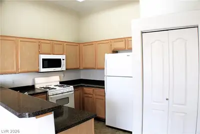 700 CARNEGIE Street 1121 Kitchen