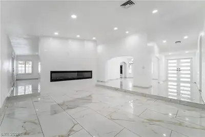 3160 East Viking Road Living Room