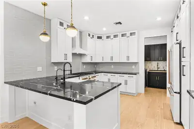1920 Summer Palm Place 103 Kitchen