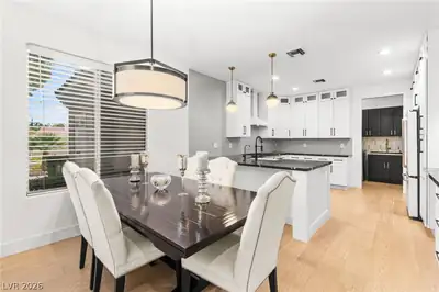 1920 Summer Palm Place 103 Dining Area