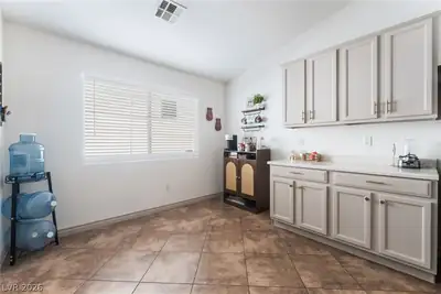 3729 Shimmering Creek Avenue Dining Area