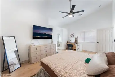 3729 Shimmering Creek Avenue Bedroom