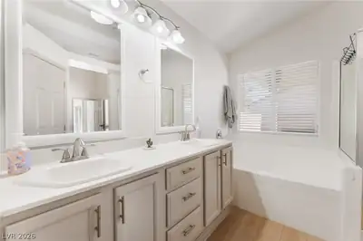 3729 Shimmering Creek Avenue Primary Bathroom
