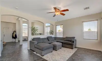 4 Goldleaf Falls Avenue Living Room