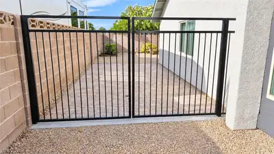 3130 Floral Vista Avenue, Henderson, NV 89014 Fence