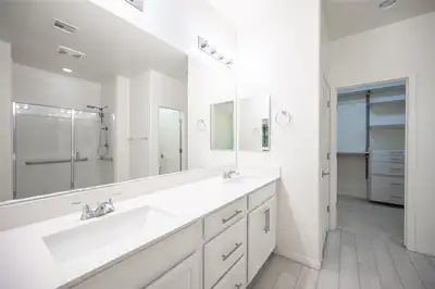 6431 Sundance Primary Bathroom