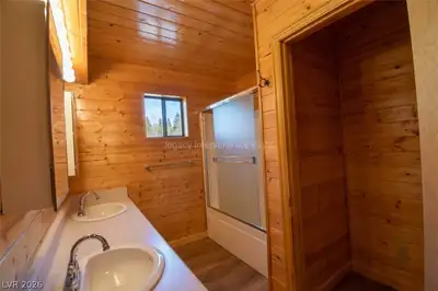 1129 East Ponderosa Road, Mammoth Creek, UT 84735 Primary Bathroom