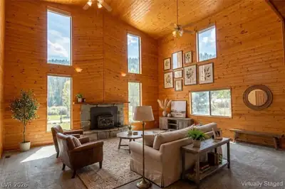 1129 East Ponderosa Road, Mammoth Creek, UT 84735 Living Room