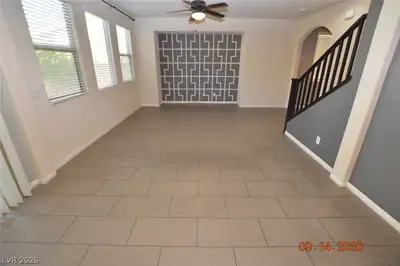 340 Hillhead Court Living Room