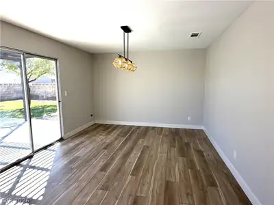 5629 Caladonia Avenue Dining Area