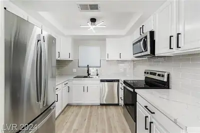 1730 Jupiter Court C, Las Vegas, NV 89119 Kitchen
