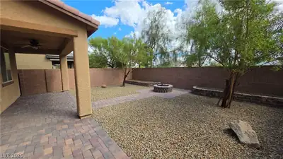 11322 Castor Street Yard