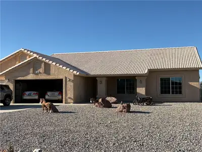 850 West Calvada Boulevard Front of Structure