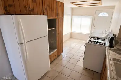 123 West Victory Road Kitchen