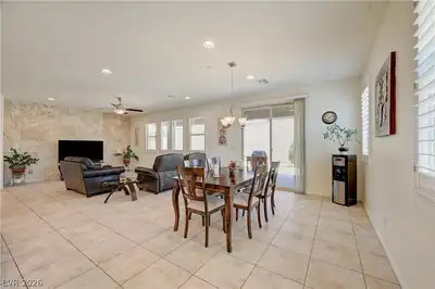 1098 North Water Street Living Room