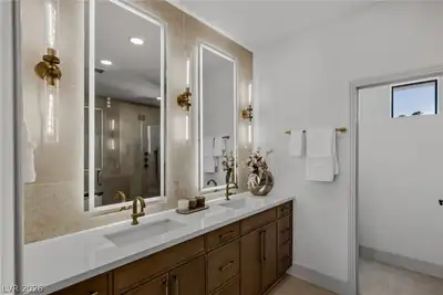 2019 Doral Court Primary Bathroom