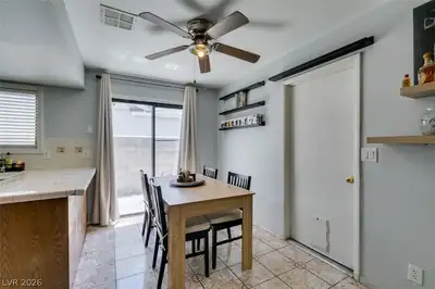 418 Linn Lane Dining Area