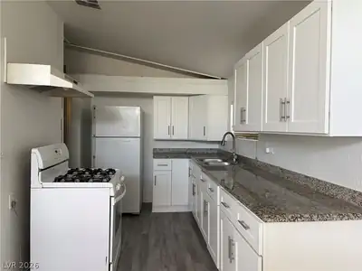 5701 Evergreen Avenue Kitchen