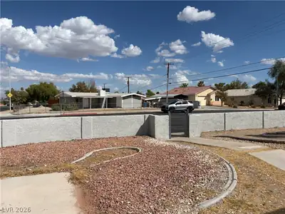 5701 Evergreen Avenue Yard