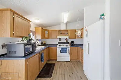 6691 Conestoga Parkway Kitchen