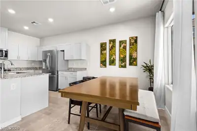 8241 Palladium Street Dining Area