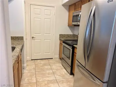 7255 West Sunset Road 1167 Kitchen