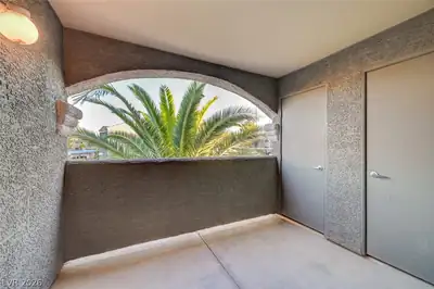 5055 HACIENDA Avenue 2065 Patio