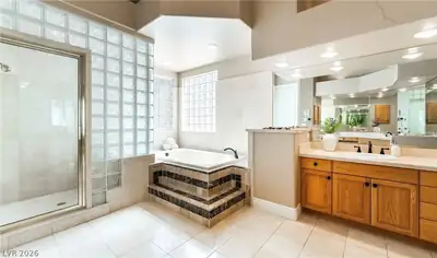 2202 Chatsworth Court, Henderson, NV 89074 Primary Bathroom