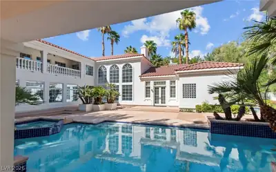 2202 Chatsworth Court Pool
