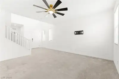 528 Sunny Pointe Street Living Room