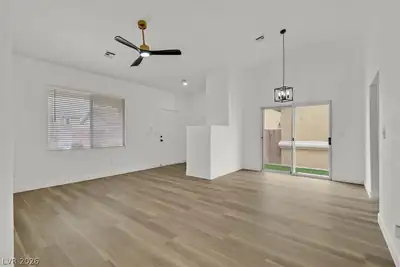 1480 Summer Glow Avenue Living Room