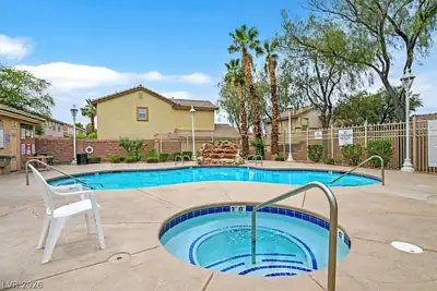1480 Summer Glow Avenue Pool