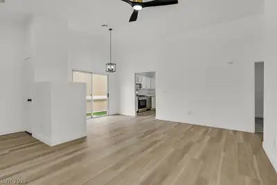 1480 Summer Glow Avenue Living Room