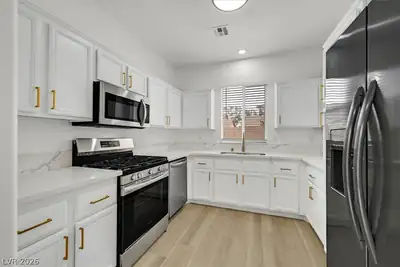 1480 Summer Glow Avenue Kitchen