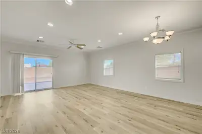 139 Bloomsbury Avenue Living Room