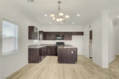 139 Bloomsbury Avenue Kitchen