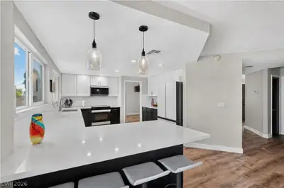 4750 Beaconsfield Street Kitchen