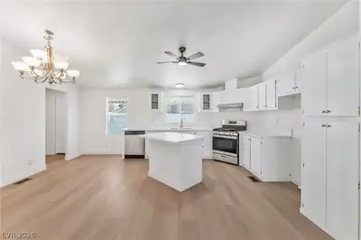 5962 Sassy Rose Drive Kitchen
