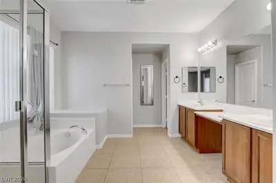 4032 Gaster Avenue Primary Bathroom