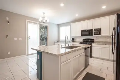 1031 Bluebell Brook Street, Henderson, NV 89052 Kitchen