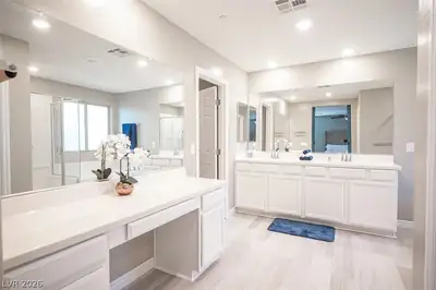 1031 Bluebell Brook Street, Henderson, NV 89052 Primary Bathroom