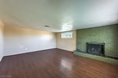 580 Karen Way Living Room