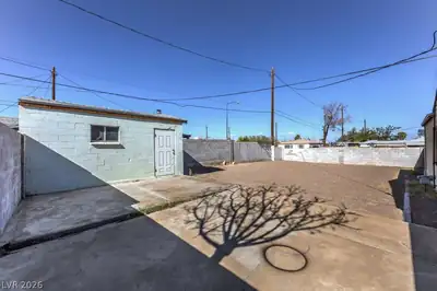 580 Karen Way Yard